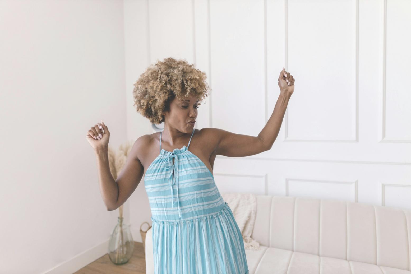 Studenti durante una sessione di freestyle hip-hop